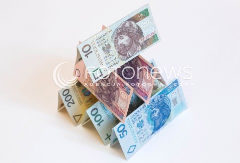  16.11.2012 RZESZOW ZDJECIA ILUSTRACYJNE. PIENIADZE. PIRAMIDA FINANSOWA  