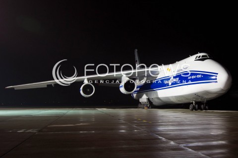  23.11.2012 JASIONKA PRZYLOT SAMOLOTU ANTONOV AN-124 RUSLAN NA LOTNISKO RZESZOW JASIONKA. JEST TO JEDEN Z NAJWIEKSZYCH SAMOLOTOW TRANSPORTOWYCH NA SWIECIE. NIEOFICJALNIE WIADOMO, ZE TRANSPORTOWIEC PRZYLECIAL PO SMIGLOWCE WYPRODUKOWANE W SWIDNIKU ZAKUPIONE NA FILIPINY N/Z RUSLAN  