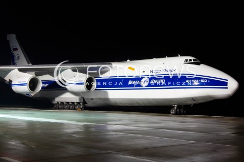  23.11.2012 JASIONKA PRZYLOT SAMOLOTU ANTONOV AN-124 RUSLAN NA LOTNISKO RZESZOW JASIONKA. JEST TO JEDEN Z NAJWIEKSZYCH SAMOLOTOW TRANSPORTOWYCH NA SWIECIE. NIEOFICJALNIE WIADOMO, ZE TRANSPORTOWIEC PRZYLECIAL PO SMIGLOWCE WYPRODUKOWANE W SWIDNIKU ZAKUPIONE NA FILIPINY N/Z RUSLAN  