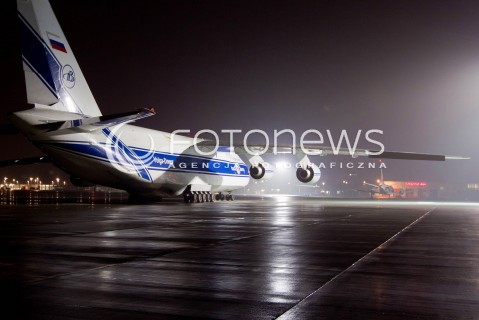  23.11.2012 JASIONKA PRZYLOT SAMOLOTU ANTONOV AN-124 RUSLAN NA LOTNISKO RZESZOW JASIONKA. JEST TO JEDEN Z NAJWIEKSZYCH SAMOLOTOW TRANSPORTOWYCH NA SWIECIE. NIEOFICJALNIE WIADOMO, ZE TRANSPORTOWIEC PRZYLECIAL PO SMIGLOWCE WYPRODUKOWANE W SWIDNIKU ZAKUPIONE NA FILIPINY N/Z RUSLAN  