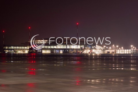  23.11.2012 JASIONKA PRZYLOT SAMOLOTU ANTONOV AN-124 RUSLAN NA LOTNISKO RZESZOW JASIONKA. JEST TO JEDEN Z NAJWIEKSZYCH SAMOLOTOW TRANSPORTOWYCH NA SWIECIE. NIEOFICJALNIE WIADOMO, ZE TRANSPORTOWIEC PRZYLECIAL PO SMIGLOWCE WYPRODUKOWANE W SWIDNIKU ZAKUPIONE NA FILIPINY N/Z PORT LOTNICZY TERMINAL RZESZOW JASIONKA NOCA  