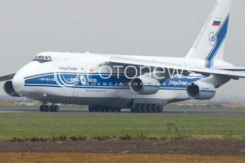  24.11.2012 JASIONKA PRZYLOT SAMOLOTU ANTONOV AN-124 RUSLAN NA LOTNISKO RZESZOW JASIONKA. JEST TO JEDEN Z NAJWIEKSZYCH SAMOLOTOW TRANSPORTOWYCH NA SWIECIE. NIEOFICJALNIE WIADOMO, ZE TRANSPORTOWIEC PRZYLECIAL PO SMIGLOWCE WYPRODUKOWANE W SWIDNIKU ZAKUPIONE NA FILIPINY N/Z RUSLAN  