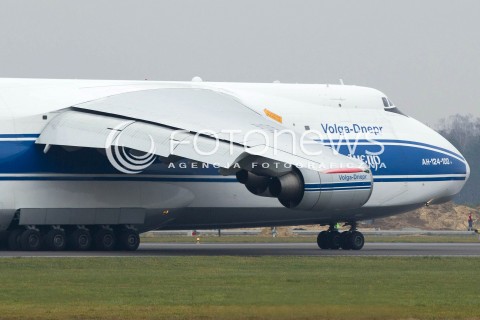  24.11.2012 JASIONKA PRZYLOT SAMOLOTU ANTONOV AN-124 RUSLAN NA LOTNISKO RZESZOW JASIONKA. JEST TO JEDEN Z NAJWIEKSZYCH SAMOLOTOW TRANSPORTOWYCH NA SWIECIE. NIEOFICJALNIE WIADOMO, ZE TRANSPORTOWIEC PRZYLECIAL PO SMIGLOWCE WYPRODUKOWANE W SWIDNIKU ZAKUPIONE NA FILIPINY N/Z RUSLAN  