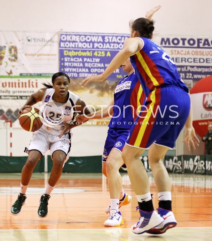  28.11.2012 LANCUT KOSZYKOWKA KOBIET FORD GERMAZ EKSTRAKLASA PLKK WOMEN BASKETBALL MECZ AZS OPTEAM RZESZOW - CENTRUM WZGORZE GDYNIA N/Z LEAH METCALF MALGORZATA MISIUK  