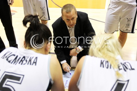  28.11.2012 LANCUT KOSZYKOWKA KOBIET FORD GERMAZ EKSTRAKLASA PLKK WOMEN BASKETBALL MECZ AZS OPTEAM RZESZOW - CENTRUM WZGORZE GDYNIA N/Z WOJCIECH DOWNAR ZAPOLSKI TRENER ( HEAD COACH )  