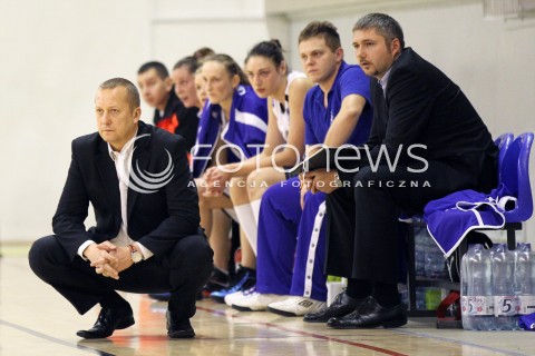  28.11.2012 LANCUT KOSZYKOWKA KOBIET FORD GERMAZ EKSTRAKLASA PLKK WOMEN BASKETBALL MECZ AZS OPTEAM RZESZOW - CENTRUM WZGORZE GDYNIA N/Z WOJCIECH DOWNAR ZAPOLSKI TRENER ( HEAD COACH )   