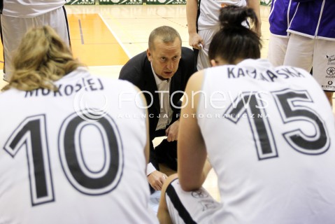 28.11.2012 LANCUT KOSZYKOWKA KOBIET FORD GERMAZ EKSTRAKLASA PLKK WOMEN BASKETBALL MECZ AZS OPTEAM RZESZOW - CENTRUM WZGORZE GDYNIA N/Z WOJCIECH DOWNAR ZAPOLSKI TRENER ( HEAD COACH )  
