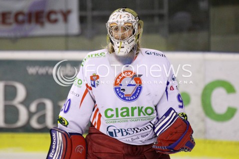  04.12.2012 SANOK HOKEJ NA LODZIE PLH MECZ CIARKO PBS BANK SANOK - GKS TYCHY N/Z PRZEMYSLAW ODROBNY  