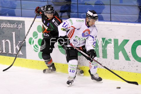  04.12.2012 SANOK HOKEJ NA LODZIE PLH MECZ CIARKO PBS BANK SANOK - GKS TYCHY N/Z KRZYSZTOF ZAPALA JONATHAN ZION  