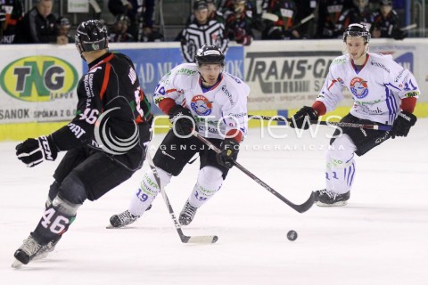  04.12.2012 SANOK HOKEJ NA LODZIE PLH MECZ CIARKO PBS BANK SANOK - GKS TYCHY N/Z KRYSTIAN DZIUBINSKI TOMAS JAKES MATEUSZ WILUSZ  