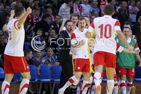  05.12.2012 RZESZOW FUTSAL PILKA NOZNA REPREZENTACJA POLSKI MECZ TOWARZYSKI POLSKA - MOLDAWIA N/Z RADOSC GOL BRAMKA MARCIN MIKOLAJEWICZ TOMASZ DURA KLAUDIUSZ HIRSCH  