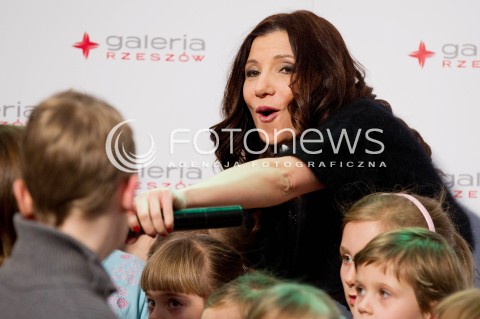  09.12.2012 RZESZOW RECITAL SWIATECZNY MAGDY FEMME W GALERII RZESZOW - KONCERT MAGDY FEMME PO DLUZSZEJ PRZERWIE N/Z MAGDA FEMME  