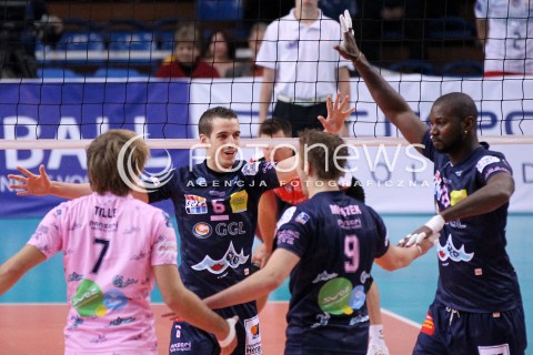  12.12.2012 RZESZOW SIATKOWKA LIGA MISTRZOW MEN CEV VOLLEYBALL CHAMPIONS LEAGUE 2013 MATCH ASSECO RESOVIA RZESZOW - ARAGO DE SETE N/Z RADOSC SIATKARZY ARAGO DE SETE BENJAMIN TONIUTTI FERDINAND TILLE RAPHAEL MROZEK  