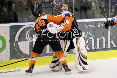  29.12.2012 SANOK HOKEJ NA LODZIE FINAL PUCHARU POLSKI MECZ CIARKO PBS BANK SANOK - JKH GKS JASTRZEBIE N/Z RADOSC WYGRANA MISTRZ POLSKI JKH JASTRZEBIE MATEUSZ BRYK KAMIL KOSOWSKI  