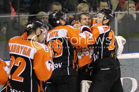  29.12.2012 SANOK HOKEJ NA LODZIE FINAL PUCHARU POLSKI MECZ CIARKO PBS BANK SANOK - JKH GKS JASTRZEBIE N/Z RADOSC WYGRANA MISTRZ POLSKI JKH JASTRZEBIE ADRIAN LABRYGA MATEUSZ DANIELUK KAMIL KOSOWSKI MATEUSZ BRYK  