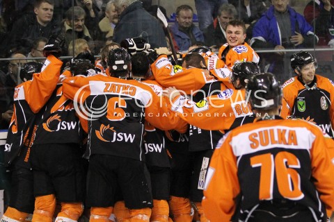  29.12.2012 SANOK HOKEJ NA LODZIE FINAL PUCHARU POLSKI MECZ CIARKO PBS BANK SANOK - JKH GKS JASTRZEBIE N/Z RADOSC WYGRANA MISTRZ POLSKI JKH JASTRZEBIE  