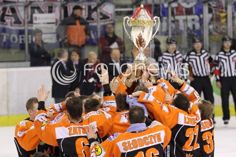  29.12.2012 SANOK HOKEJ NA LODZIE FINAL PUCHARU POLSKI MECZ CIARKO PBS BANK SANOK - JKH GKS JASTRZEBIE N/Z RADOSC WYGRANA MISTRZ POLSKI JKH JASTRZEBIE  
