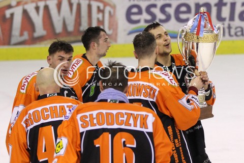  29.12.2012 SANOK HOKEJ NA LODZIE FINAL PUCHARU POLSKI MECZ CIARKO PBS BANK SANOK - JKH GKS JASTRZEBIE N/Z RICHARD BORDOWSKI RADOSC WYGRANA MISTRZ POLSKI JKH JASTRZEBIE  