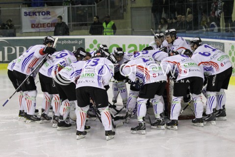  29.12.2012 SANOK HOKEJ NA LODZIE FINAL PUCHARU POLSKI MECZ CIARKO PBS BANK SANOK - JKH GKS JASTRZEBIE N/Z HOKEISCI CIARKO SANOK  