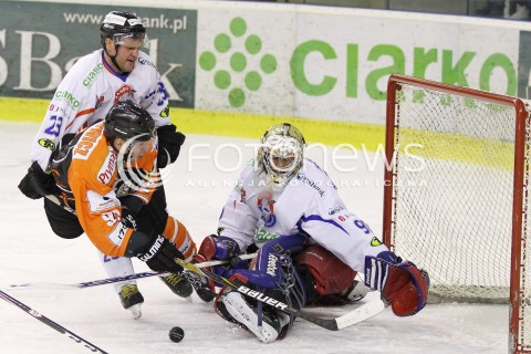  29.12.2012 SANOK HOKEJ NA LODZIE FINAL PUCHARU POLSKI MECZ CIARKO PBS BANK SANOK - JKH GKS JASTRZEBIE N/Z MACIEJ URBANOWICZ BOGUSLAW RAPALA PRZEMYSLAW ODROBNY  