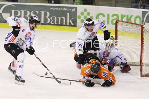 29.12.2012 SANOK HOKEJ NA LODZIE FINAL PUCHARU POLSKI MECZ CIARKO PBS BANK SANOK - JKH GKS JASTRZEBIE N/Z MACIEJ URBANOWICZ BOGUSLAW RAPALA PRZEMYSLAW ODROBNY ZOLTAN KUBAT  
