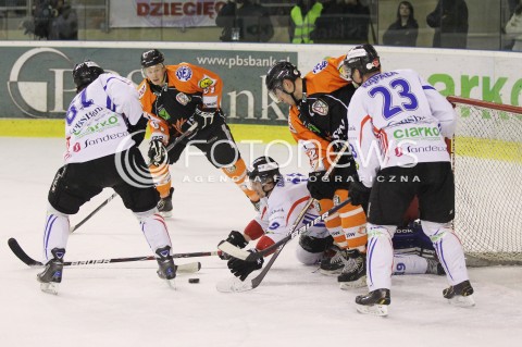 29.12.2012 SANOK HOKEJ NA LODZIE FINAL PUCHARU POLSKI MECZ CIARKO PBS BANK SANOK - JKH GKS JASTRZEBIE N/Z ZOLTAN KUBAT KRYSTIAN DZIUBINSKI BOGUSLAW RAPALA SZYMON MARZEC BLAZEJ SALAMON  
