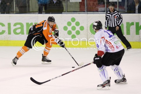  29.12.2012 SANOK HOKEJ NA LODZIE FINAL PUCHARU POLSKI MECZ CIARKO PBS BANK SANOK - JKH GKS JASTRZEBIE N/Z BLAZEJ SALAMON KRYSTIAN DZIUBINSKI  