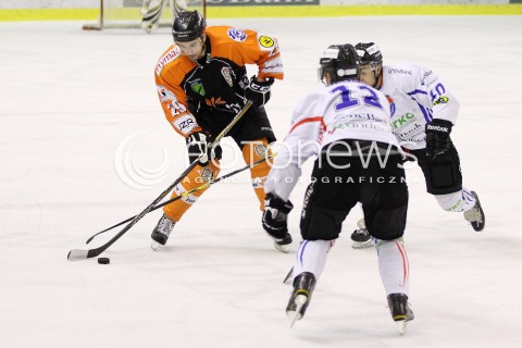  29.12.2012 SANOK HOKEJ NA LODZIE FINAL PUCHARU POLSKI MECZ CIARKO PBS BANK SANOK - JKH GKS JASTRZEBIE N/Z MATEUSZ DANIELUK PAWEL DRONIA KRZYSZTOF ZAPALA  