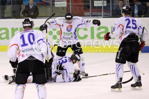  29.12.2012 SANOK HOKEJ NA LODZIE FINAL PUCHARU POLSKI MECZ CIARKO PBS BANK SANOK - JKH GKS JASTRZEBIE N/Z PAVEL MOJZIS PAWEL DRONIA MARCIN KOLUSZ TOMASZ MALASINSKI RADOSC GOL BRAMKA  