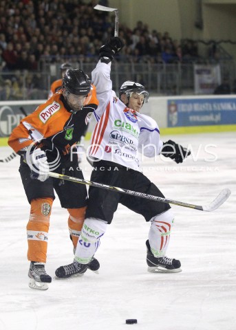  29.12.2012 SANOK HOKEJ NA LODZIE FINAL PUCHARU POLSKI MECZ CIARKO PBS BANK SANOK - JKH GKS JASTRZEBIE N/Z MICHAL RADWANSKI MIROSLAV ZATKO  