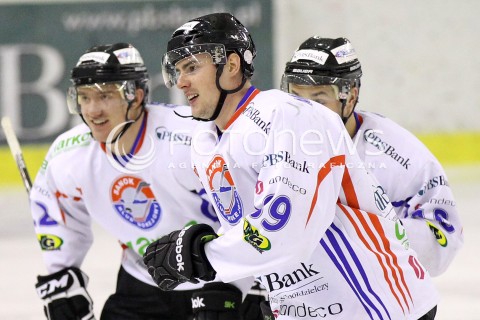  29.12.2012 SANOK HOKEJ NA LODZIE FINAL PUCHARU POLSKI MECZ CIARKO PBS BANK SANOK - JKH GKS JASTRZEBIE N/Z TOMASZ MALASINSKI RADOSC PAWEL DRONIA  