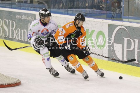  29.12.2012 SANOK HOKEJ NA LODZIE FINAL PUCHARU POLSKI MECZ CIARKO PBS BANK SANOK - JKH GKS JASTRZEBIE N/Z MATEUSZ DANIELUK LUKASZ BULANOWSKI  