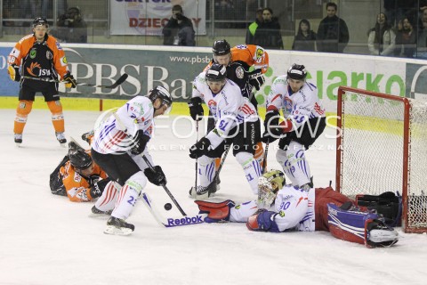  29.12.2012 SANOK HOKEJ NA LODZIE FINAL PUCHARU POLSKI MECZ CIARKO PBS BANK SANOK - JKH GKS JASTRZEBIE N/Z MACIEJ URBANOWICZ BOGUSLAW RAPALA PRZEMYSLAW ODROBNY ZOLTAN KUBAT  