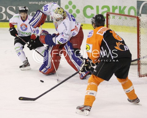  29.12.2012 SANOK HOKEJ NA LODZIE FINAL PUCHARU POLSKI MECZ CIARKO PBS BANK SANOK - JKH GKS JASTRZEBIE N/Z PRZEMYSLAW ODROBNY RICHARD BORDOWSKI KRYSTIAN DZIUBINSKI  