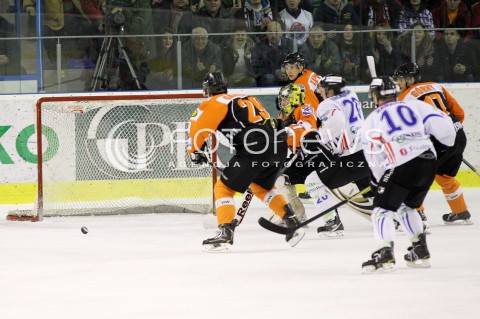 29.12.2012 SANOK HOKEJ NA LODZIE FINAL PUCHARU POLSKI MECZ CIARKO PBS BANK SANOK - JKH GKS JASTRZEBIE N/Z KRZYSZTOF ZAPALA MICHAL RADWANSKI MATEUSZ DANIELUK KAMIL KOSOWSKI KAMIL GORNY  