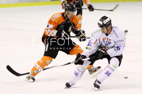  29.12.2012 SANOK HOKEJ NA LODZIE FINAL PUCHARU POLSKI MECZ CIARKO PBS BANK SANOK - JKH GKS JASTRZEBIE N/Z MARCIN SLODCZYK PETER BARTOS  