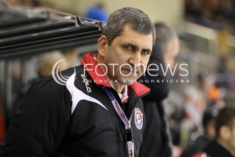  29.12.2012 SANOK HOKEJ NA LODZIE FINAL PUCHARU POLSKI MECZ CIARKO PBS BANK SANOK - JKH GKS JASTRZEBIE N/Z STEFAN MIKES TRENER  