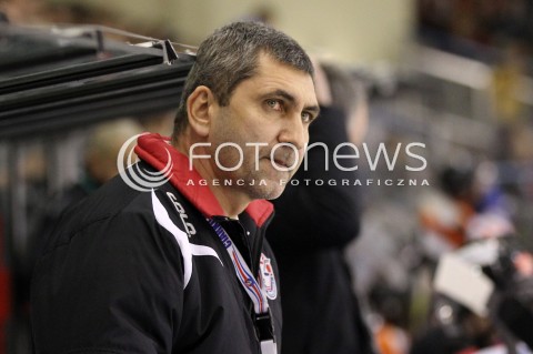  29.12.2012 SANOK HOKEJ NA LODZIE FINAL PUCHARU POLSKI MECZ CIARKO PBS BANK SANOK - JKH GKS JASTRZEBIE N/Z STEFAN MIKES TRENER  