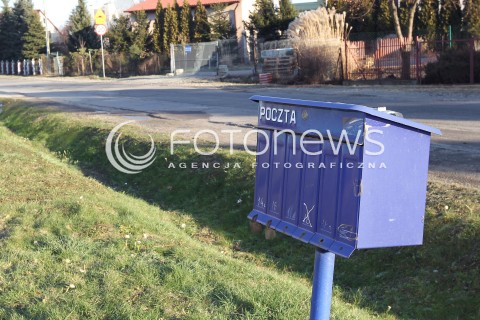  30.12.2012 ZDJECIE ILUSTRACYJNE. OD 1 STYCZNIA 2013 ROKU WCHODZI W ZYCIE NOWA USTAWA PRAWO POCZTOWE, DOTYCZY MIEDZY INNYMI OBOWIAZKU UMIESZCZANIA SKRZYNEK POCZTOWYCH N/Z ZBIORCZA SKRZYNKA POCZTOWA NA WSI  