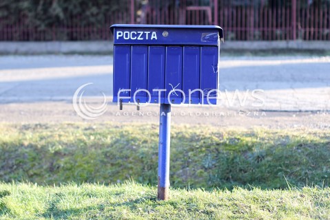  30.12.2012 ZDJECIE ILUSTRACYJNE. OD 1 STYCZNIA 2013 ROKU WCHODZI W ZYCIE NOWA USTAWA PRAWO POCZTOWE, DOTYCZY MIEDZY INNYMI OBOWIAZKU UMIESZCZANIA SKRZYNEK POCZTOWYCH N/Z ZBIORCZA SKRZYNKA POCZTOWA NA WSI  
