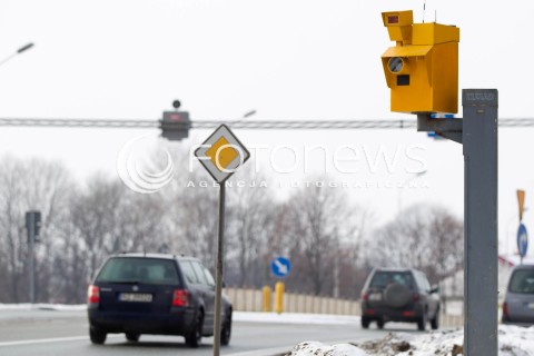  13.01.2013 TRZCIANA ZDJECIE ILUSTRACYJNE N/Z ZOLTY FOTORADAR NA DRODZE  