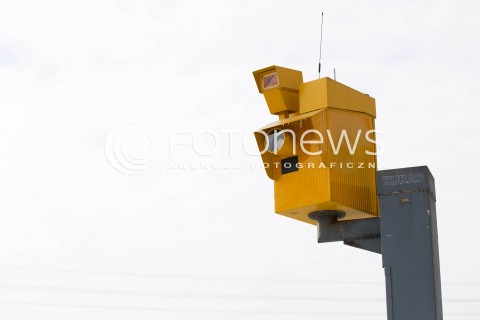  13.01.2013 TRZCIANA ZDJECIE ILUSTRACYJNE N/Z ZOLTY FOTORADAR NA DRODZE  