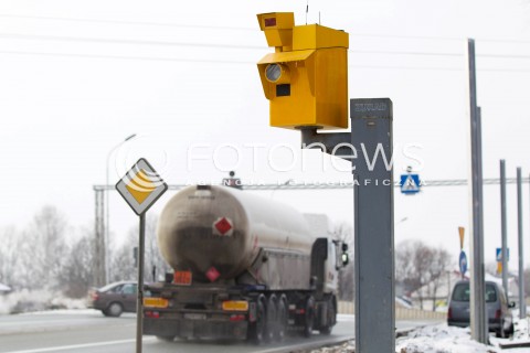  13.01.2013 TRZCIANA ZDJECIE ILUSTRACYJNE N/Z ZOLTY FOTORADAR NA DRODZE  