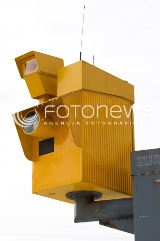  13.01.2013 TRZCIANA ZDJECIE ILUSTRACYJNE N/Z ZOLTY FOTORADAR NA DRODZE  