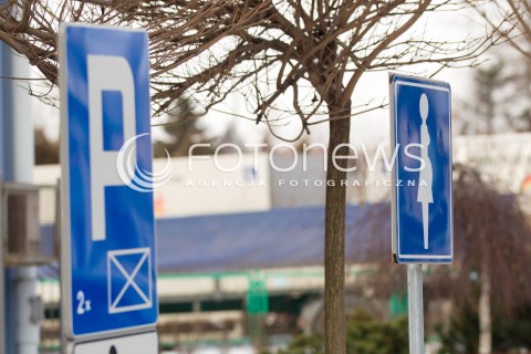  13.01.2013 RZESZOW ZDJECIE ILUSTRACYJNE N/Z W RZESZOWIE POJAWILY SIE SPECYFICZNE ZNAKI DROGOWE INFORMUJACE O MIEJSCU PARKINGOWYM PRZEZNACZONYM DLA KOBIET W CIAZY  