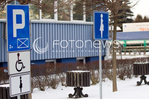  13.01.2013 RZESZOW ZDJECIE ILUSTRACYJNE N/Z W RZESZOWIE POJAWILY SIE SPECYFICZNE ZNAKI DROGOWE INFORMUJACE O MIEJSCU PARKINGOWYM PRZEZNACZONYM DLA KOBIET W CIAZY  