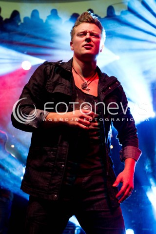  13.01.2013 RZESZOW KONCERT WOSP W GALERII HANDLOWEJ NOWY SWIAT N/Z RAFAL BRZOZOWSKI  