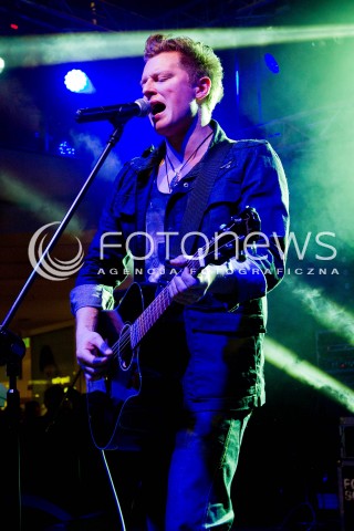  13.01.2013 RZESZOW KONCERT WOSP W GALERII HANDLOWEJ NOWY SWIAT N/Z RAFAL BRZOZOWSKI  