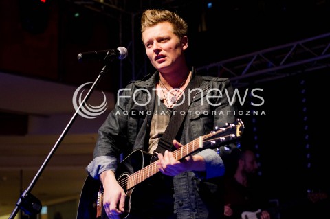  13.01.2013 RZESZOW KONCERT WOSP W GALERII HANDLOWEJ NOWY SWIAT N/Z RAFAL BRZOZOWSKI  