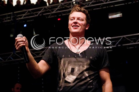  13.01.2013 RZESZOW KONCERT WOSP W GALERII HANDLOWEJ NOWY SWIAT N/Z RAFAL BRZOZOWSKI  